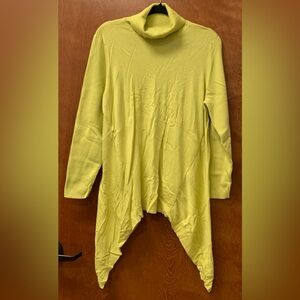 Chico’s Asymmetrical turtleneck lime/chartreuse lightweight sweater size large